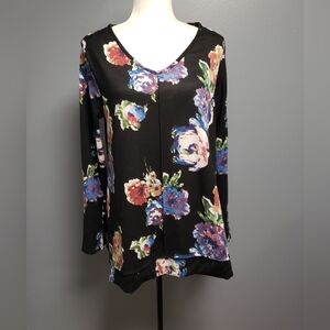 Women's‎ Soft Surroundings Large Flowers. Like new. Long sleeve.
